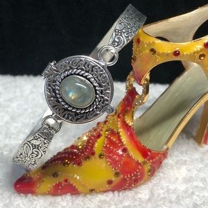 💕🖤poison/locket and labradorite gemstone cuff bracelet 7-8” openable/new